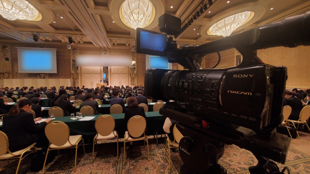 企業の勉強会をハイブリッド開催で撮影・配信。後日アーカイブ動画も納品し、1つの撮影で学びを記録しました。