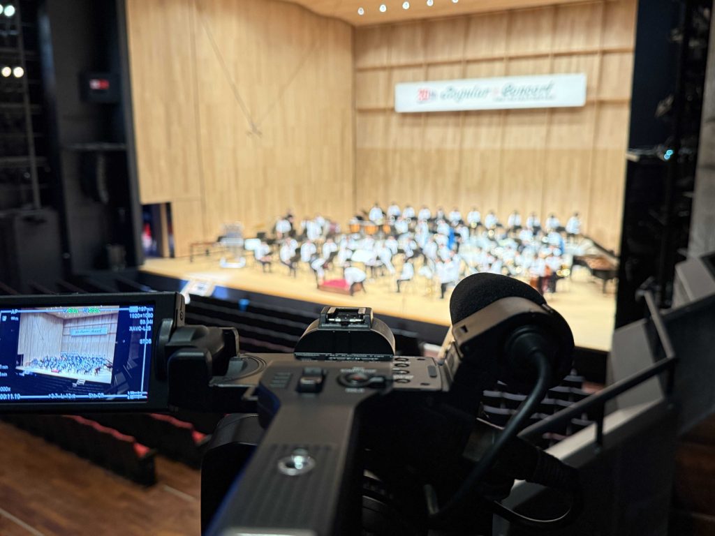 石巻「マルホンまきあーとテラス」での吹奏楽定期演奏会を撮影しました。3カメ2人体制で、迫力ある演奏を丁寧に収録しています。
