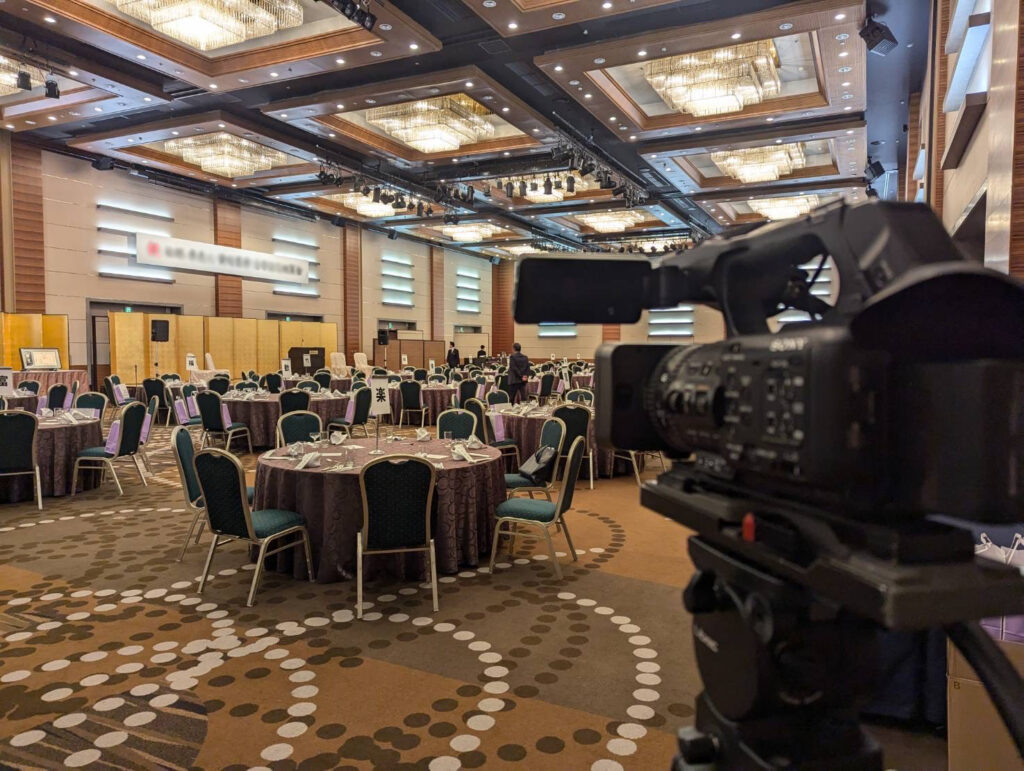 2025.11株式会社VPKはメトロポリタン仙台にて祝賀会の撮影を行いました。仙台駅直結の抜群のアクセスと、広々とした上質な会場空間を備えた
メトロポリタン仙台は、祝賀会・式典・会食・パーティーなど
さまざまなイベントに対応できる人気の会場です。