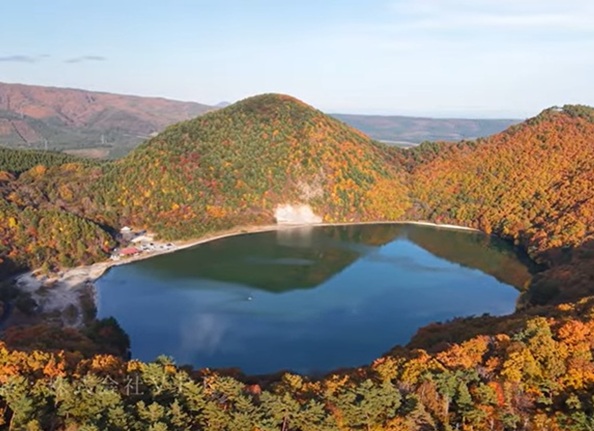 鳴子地区の紅葉様子です　宮城県仙台市の映像制作会社株式会社VPKがドローンを使い撮影しました
